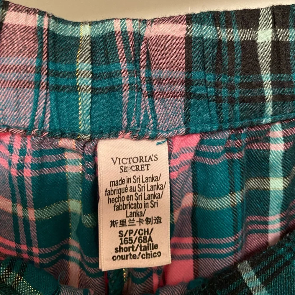 Victoria’s Secret Flannel Pajama set women’s Small Short Pink green Long Sleeved